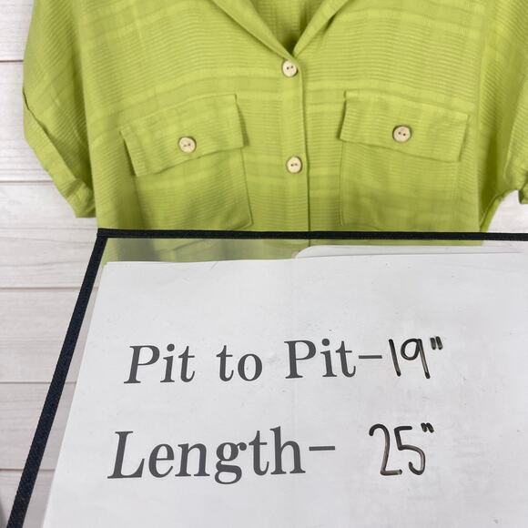 NAIF Women's Button Down Short Sleeve Collared Shirt Green Size Small NWT - Picture 8 of 8